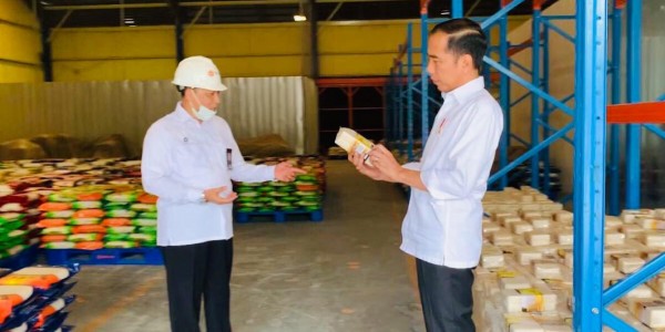 Mendadak! Presiden Lansung Tinjau ke Gudang Bulog, Ini Perintahnya