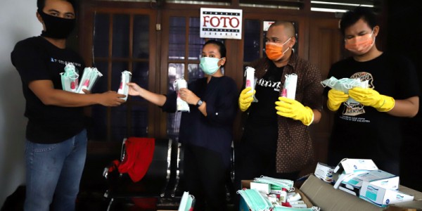 Pewarta Foto Indonesia Bagi 1000 Masker Untuk Jurnalis.