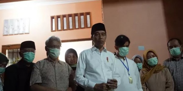 Presiden Jokowi Ingin Rakyat Doakan Ibundanya dari Rumah Masing-masing