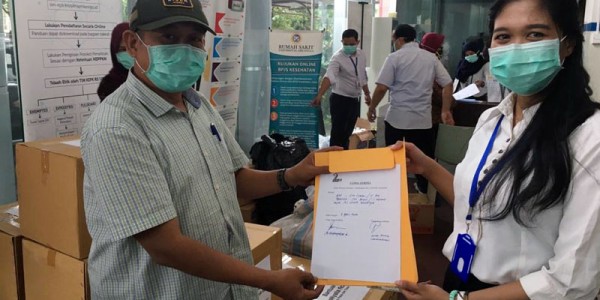 LaNyalla Academia Serahkan Bantuan APD dan Masker ke RS Unair Surabaya 