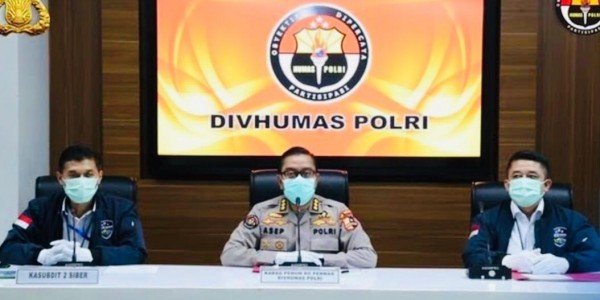 Mabes Polri Tangkap Tersangka Penghina Presiden Jokowi