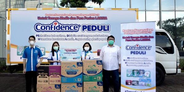 Confidence Peduli Donasikan 10 Ribu Popok Dewasa Untuk Pasien Lansia Dan Tim Medis