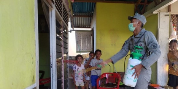 Kamla Zona Maritim Timur Intensif Semprot Disinfektan di Desa Nelayan