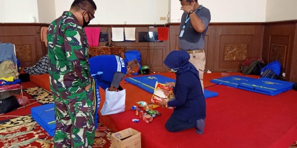 Gugus Tugas Covid-19 Bagi Sembako dan Makanan