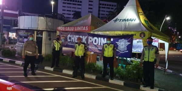 Tim Gabungan Polri dan TNI Patroli Cegah Kerumunan di Jakarta