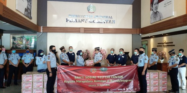 Warga Binaan Asimilasi Dapatkan Paket Bahan Makanan