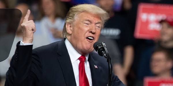 Warga Yang Gunakan Disinfektan Melonjak, Trump Ogah Bertanggung Jawab
