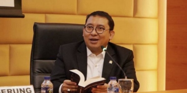 Jokowi Kembali Bagi Sembako Di Jalanan, Fadli Zon: Itu Tugas Pak RT/RW