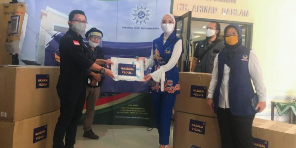 NasDem Serahkan Ratusan APD Untuk Tenaga Medis RS Muhammadiyah Dan NU
