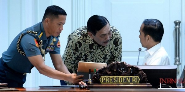 Jokowi Ingatkan Para Menteri Untuk Perhatikan Kontraksi PMI Manufaktur