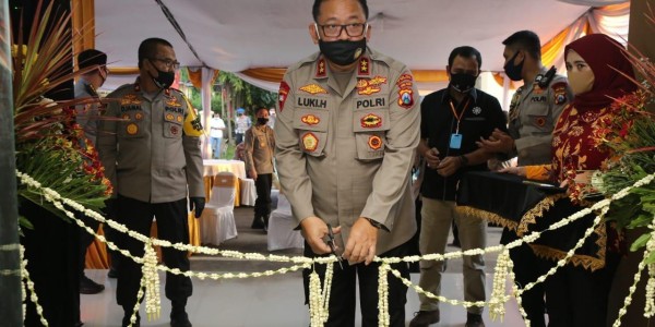 IKKT PWA Cabang BS XII Kogabwilhan II Bagi-Bagi Takjil dan Masker ke Warga