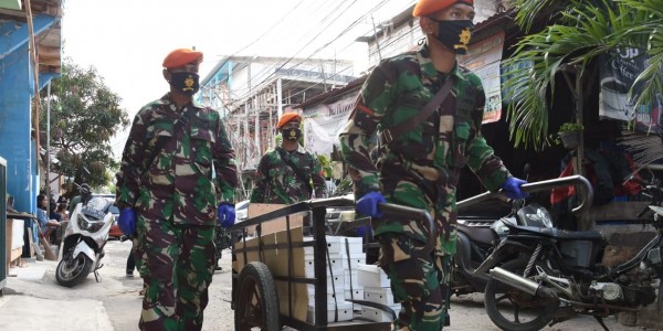 OASE KIM dan Dharma Pertiwi Berikan Bantuan Kemanusiaan