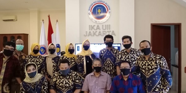 Dukung Penanganan Covid-19, IKA UII Galang Dana Bantu Tenaga Kesehatan dan Masyarakat