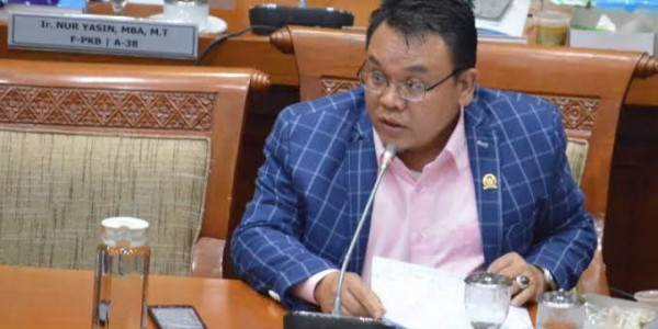 Saleh Daulay: TKA China Diperlakukan Baik di Sini, Kenapa WNI Tidak Dilindungi di Sana?