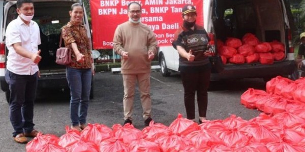 Pelayanan Berbagi Kasih Salurkan Sembako Bagi Warga Terdampak Covid-19