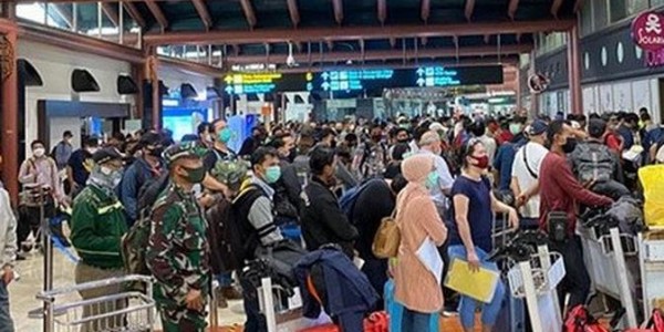 Penumpang Di Bandara Membludak, DPR Salahkan Angkasa Pura