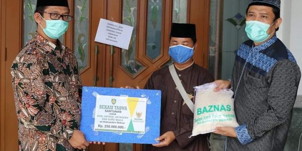 Baznas Bekasi Salurkan Bantuan Beras dan Uang