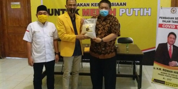 Ridwan Hisjam Bagikan 10.000 Paket Sembako untuk Masyarakat Malang Raya