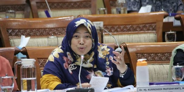 Anggota DPR: Tindak Penyebar Fitnah ke Tenaga Medis Covid-19