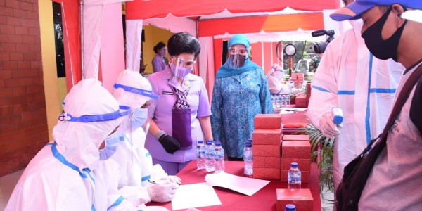 OASE KIM dan Dharma Pertiwi Gelar Rapid Tes di Gelanggang Remaja Cipayung