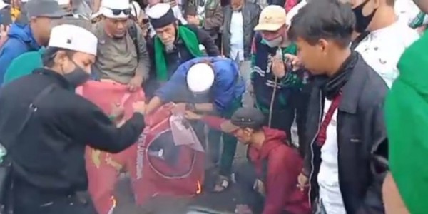 Aksi Pembakaran Bendera PDIP Tak Perlu Disikapi Berlebihan
