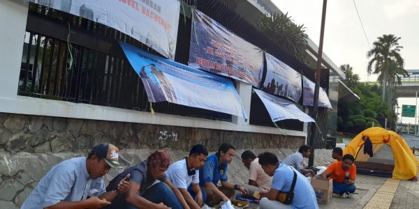 Korban Sarang Walet Pantang Pulang Sebelum Novel Diadili
