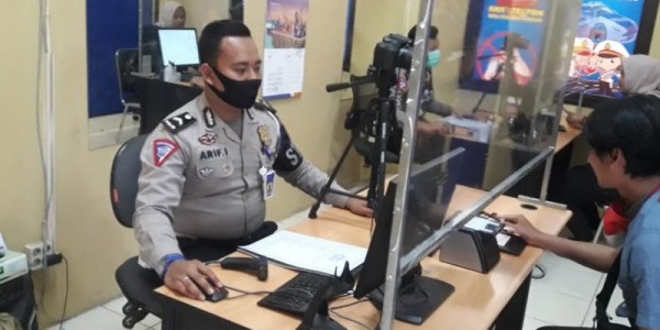 Polda Metro Gratiskan Tenaga Medis Wisma Atlit Urus SIM
