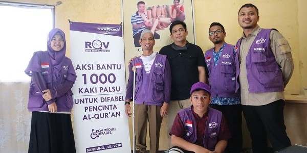 Dukung Semarak Dakwah, RQV Bantu Kaki Palsu Untuk Difabel Pencinta Al-Quran