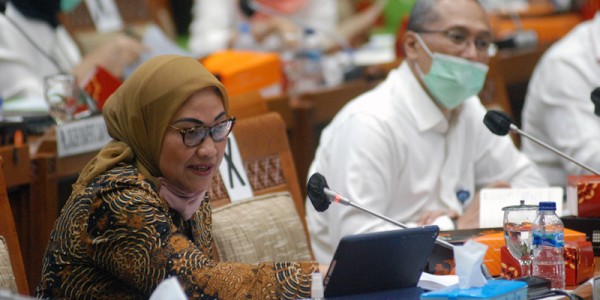 Menaker Raker Dengan Komisi IX DPR