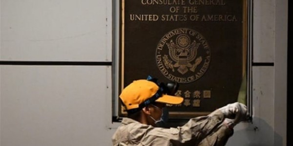 Balas Amerika, China Turunkan Bendera di Konsulat Amerika di Chengdu