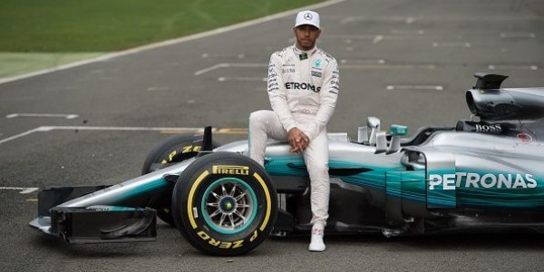 Lewis Hamilton  Buat Fans Mercedes Terpana