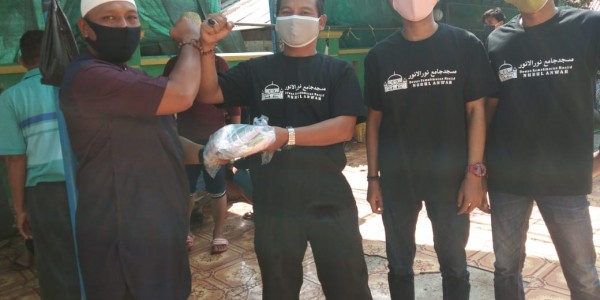 Tangkal Corona, ForJob Salurkan Ratusan Masker ke Panitia Qurban
