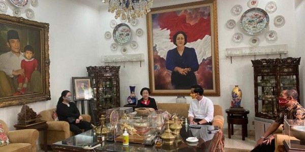 Megawati Terima Gibran dan Ketua DPC PDIP Solo di Teuku Umar