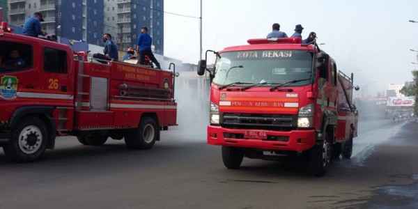 Usai CFD Damkar Dan Kepolisia Bekasi Semprot Disinfektan