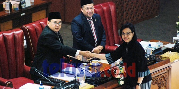 Jokowi Berikan Bintang Mahaputra Nararya Ke Fadli dan Fahri