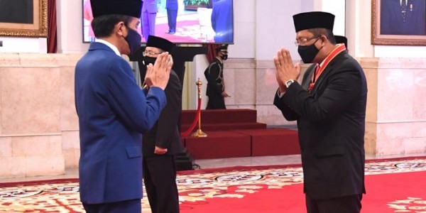 Pimpinan DPD RI, Mahyudin Terima Tanda Kehormatan Bintang Mahaputera