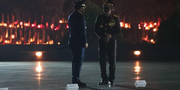 Kapolri dan Panglima TNI Ikuti Apel Kehormatan dan Renungan Suci