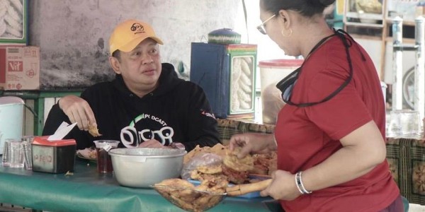 Bertemu Pedagang Sukses Nasi Pecel, Bamsoet Dorong UMKM Jualan Lewat Online
