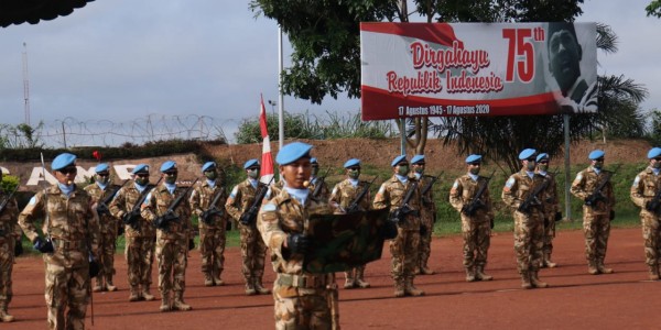 Satgas Kizi TNI Konga XXXVII/F Gelar Upacara HUT RI Ke-75 di Afrika Tengah
