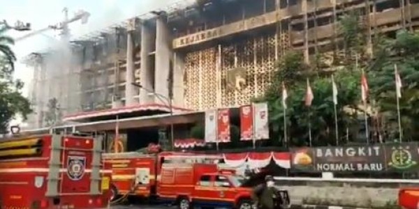 Kebakaran di Kejagung Sudah Berhasil Diatasi, Damkar Lanjutkan Pendinginan