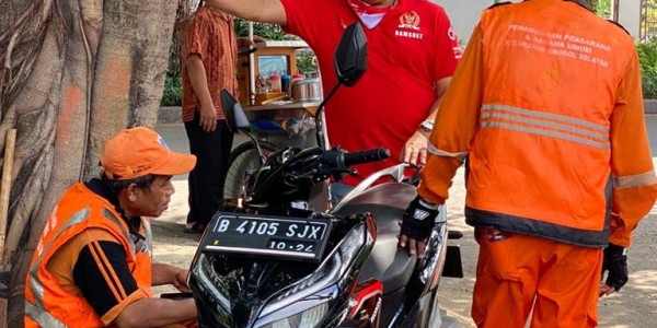 Bamsoet Undercover Bersama Petugas Kebersihan Pemda DKI Jakarta