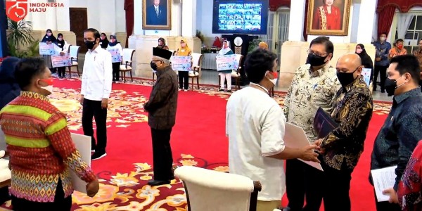 Luncurkan BanPres Produktif, Teten Harap Usaha Mikro Segera Bangkit 