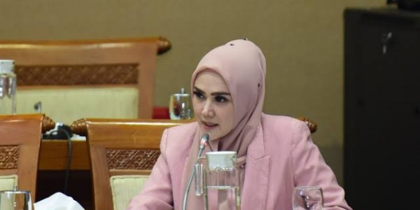 Mulan Jameela Cecar PLN Soal Utang Senilai Rp694 Triliun