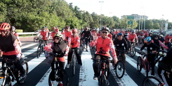 Gowes Keliling Bandar Seri Begawan Tutup Perayaan HUT ke-75 Kemerdekaan RI