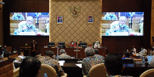 Tiga Menteri Raker Dengan Komisi V DPR