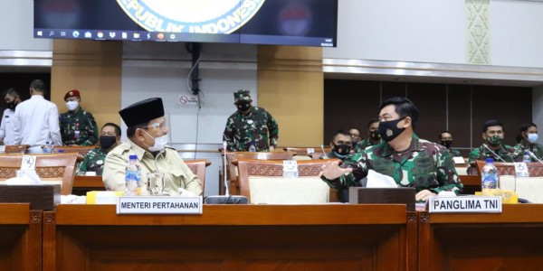 Panglima TNI Bersama Menhan Melaksanakan Rapat Kerja Dengan Komisi I DPR RI