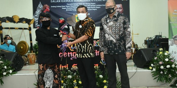 Lewat Pagelaran Wayang Golek, Sarifuddin Sudding: Keragaman Yang Dikelola Dengan Baik Merupakan Kekuatan Bangsa 