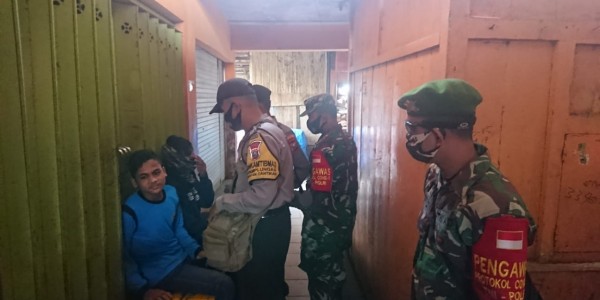 Razia Prokes di Pasar Pabean Cantian