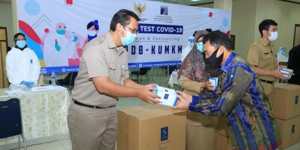 LPDB Serahkan Bantuan 30 Ribu Masker Untuk Tenaga Medis Di DKI 
