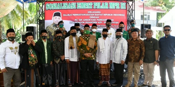 Di Pesantren Asy Syujaa’iyyah Pangandaran, Gus Jazil Ajak Santri Jaga dan Kuatkan 4 Pilar